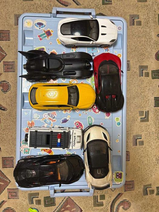 Продам машинки металические большие ( 7 штук )