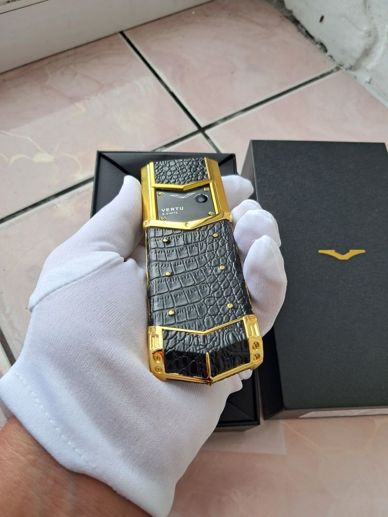 Мобильный кнопочный телефон vertu на 2 sim новый