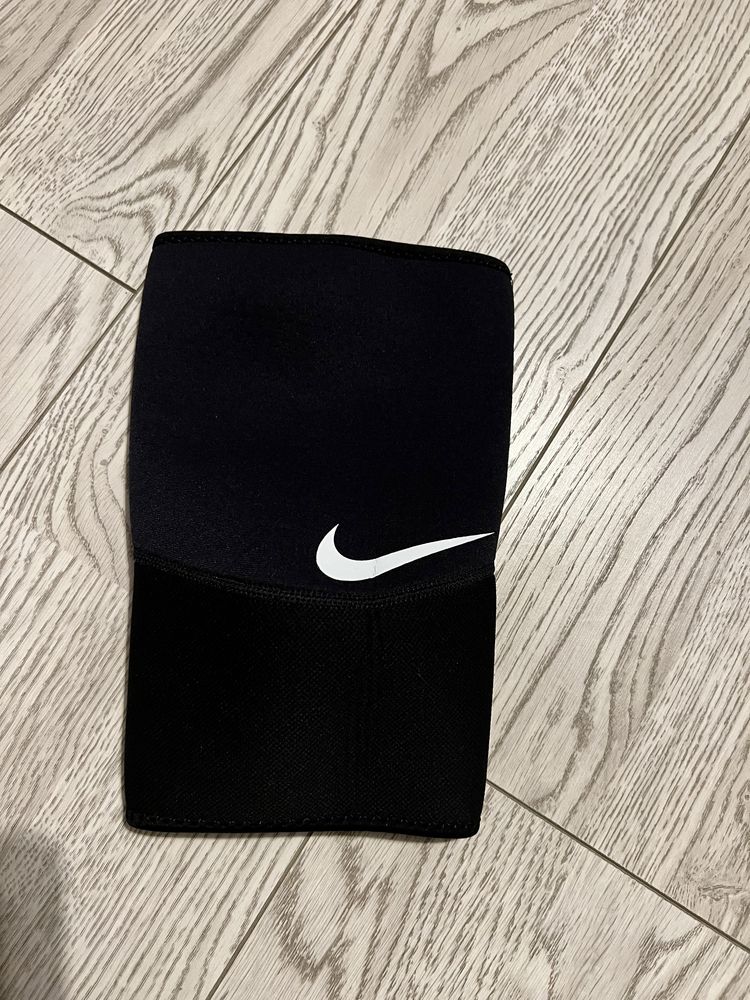 Opaska uciskowa orteza Nike PRO neopranowa rozmiar M