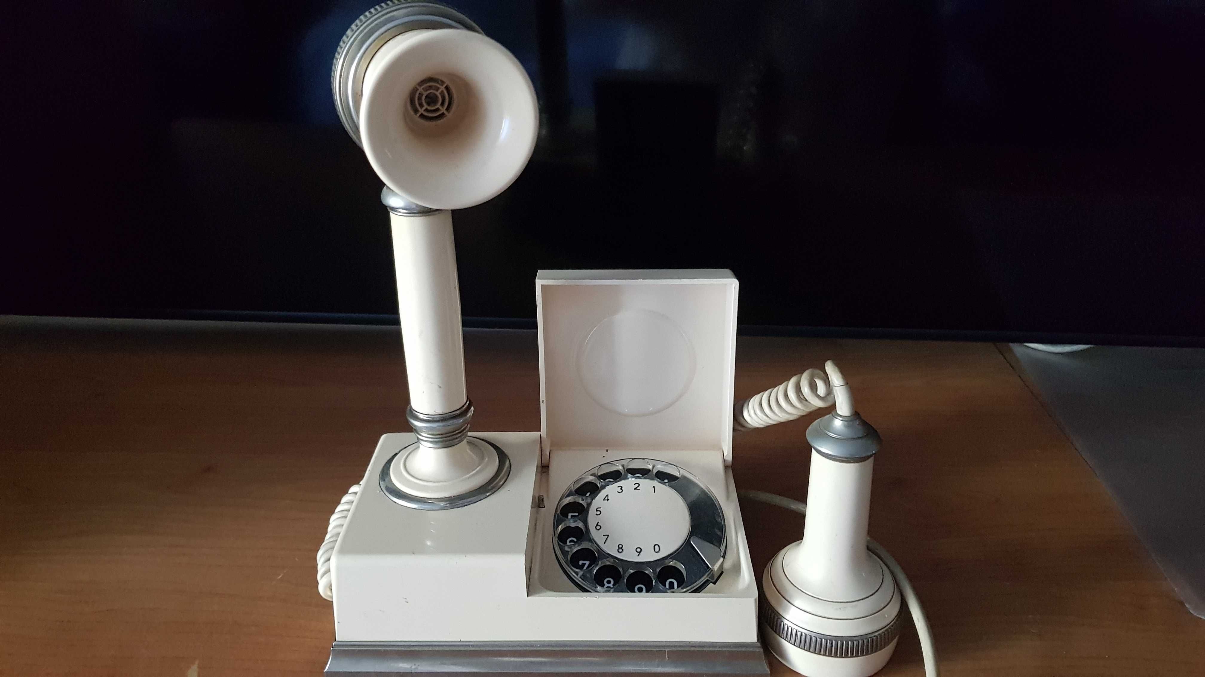 Telefon z czasów PRL