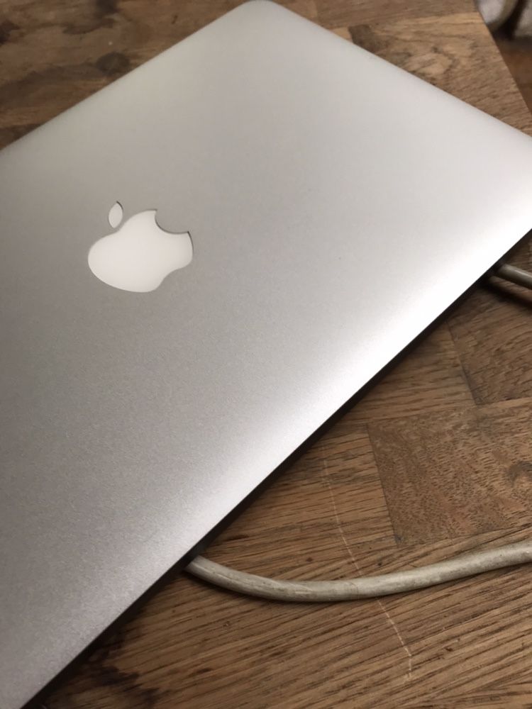 MacBook Air sprawny komplet