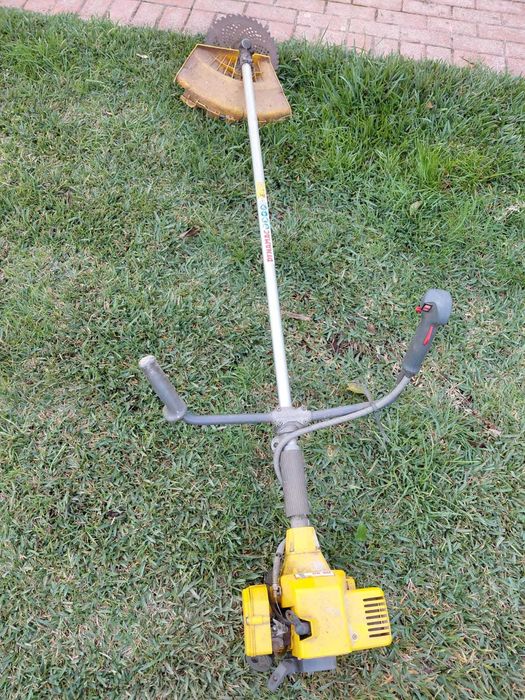 Roçadora usada Dynamac DB40 gasolina