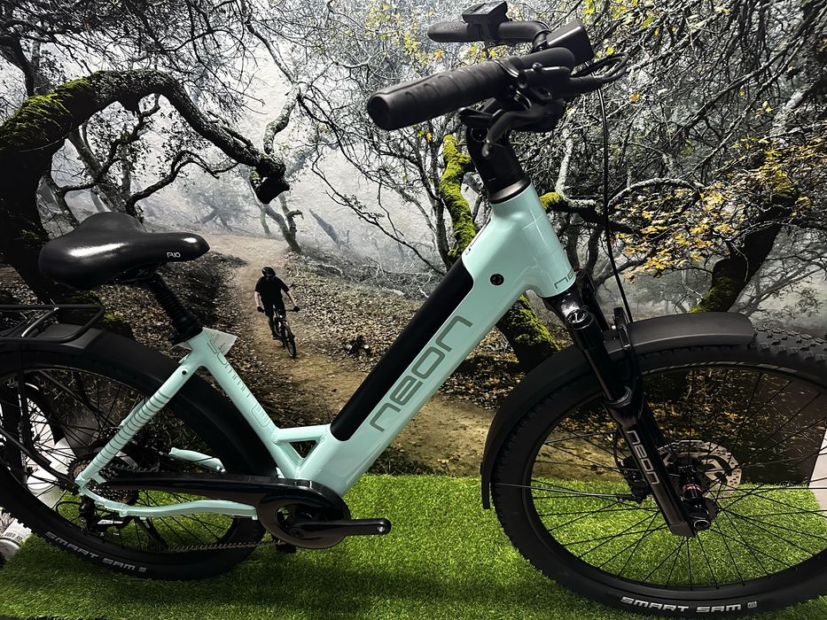 Rower elektryczny Typu SUV SUMMIT RHM 1.0 Piękny Miętowy - ACTIVE ZONE