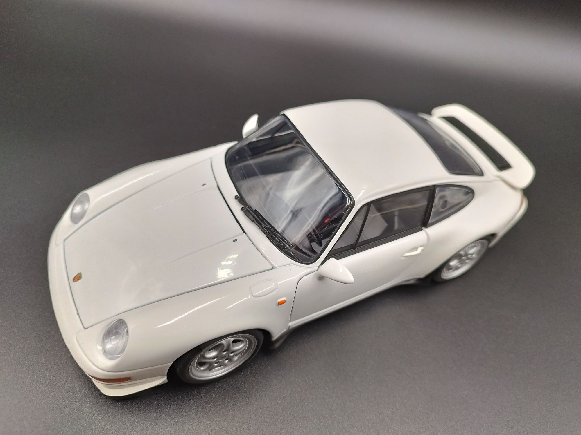 1:18 UT Models Porsche 911 (933) Carrera RS model