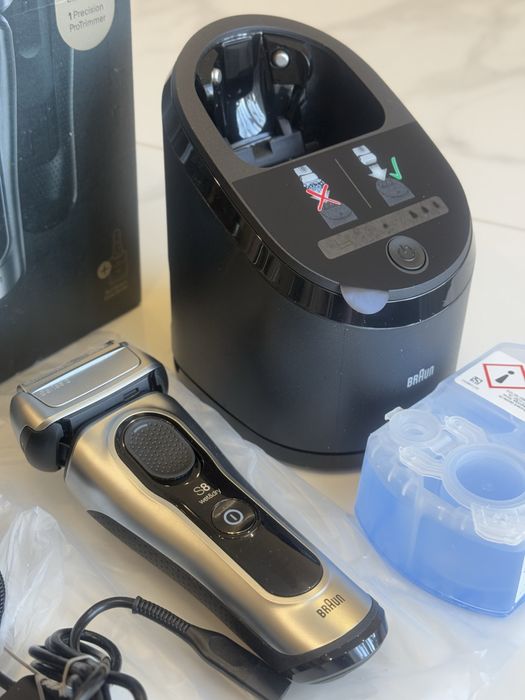Бритва с контенером очистки Braun Series 8 8567s