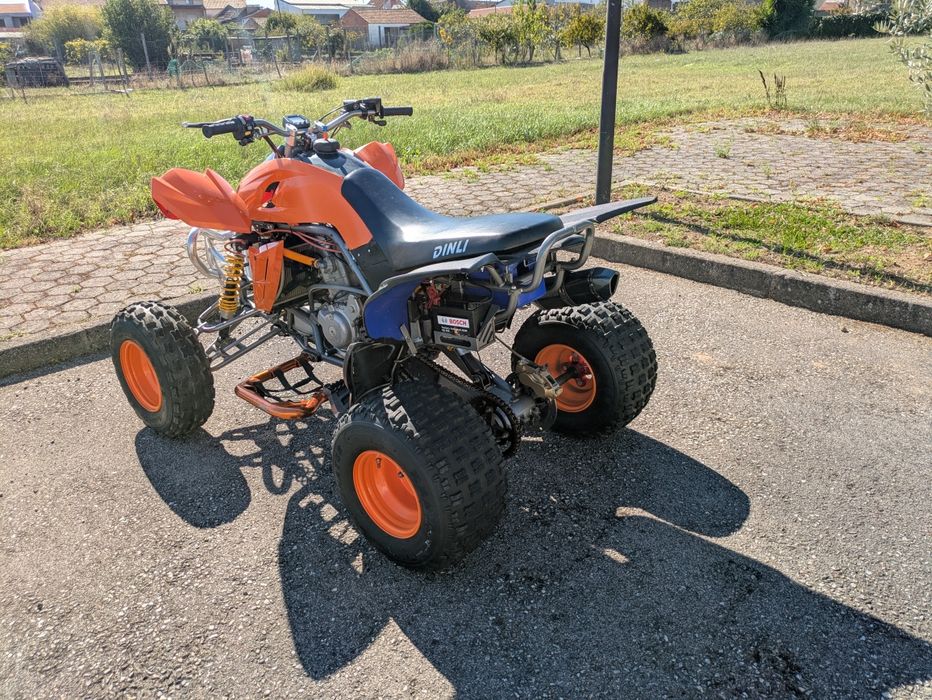 Moto 4 Marca Dinli modelo DL-901.