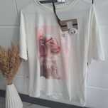 T-shirt Miho's z kotem i przypinkami