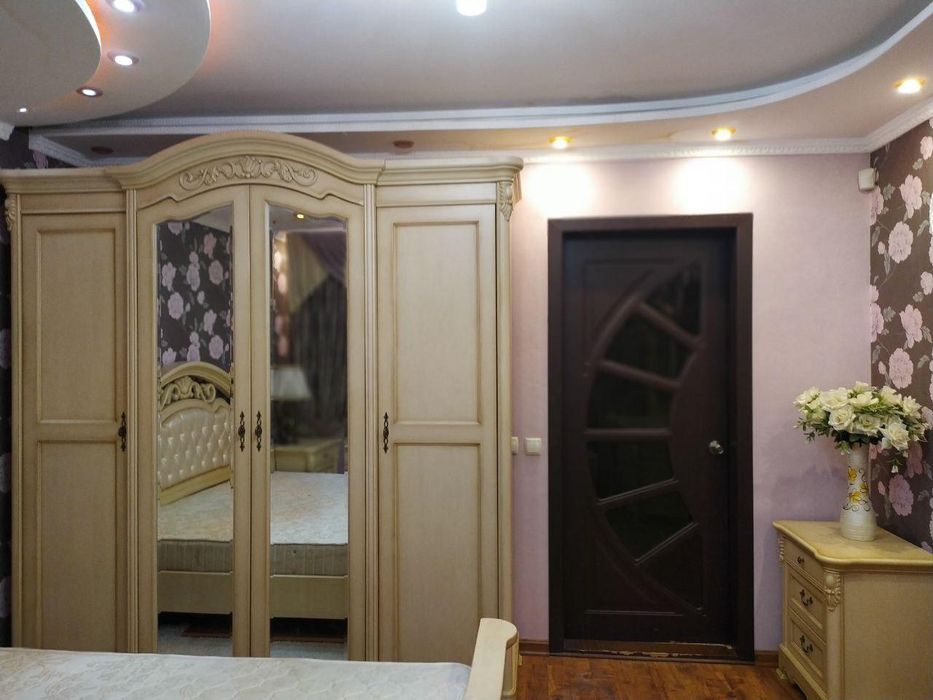 3-х комнатная в кирпичном дома на Высоцкого/Сахарова (2-870-569)