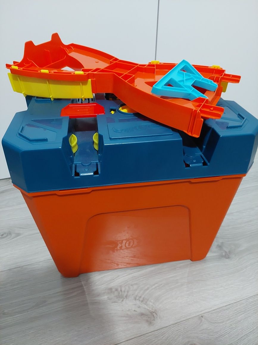 Hot Wheels Track Builder