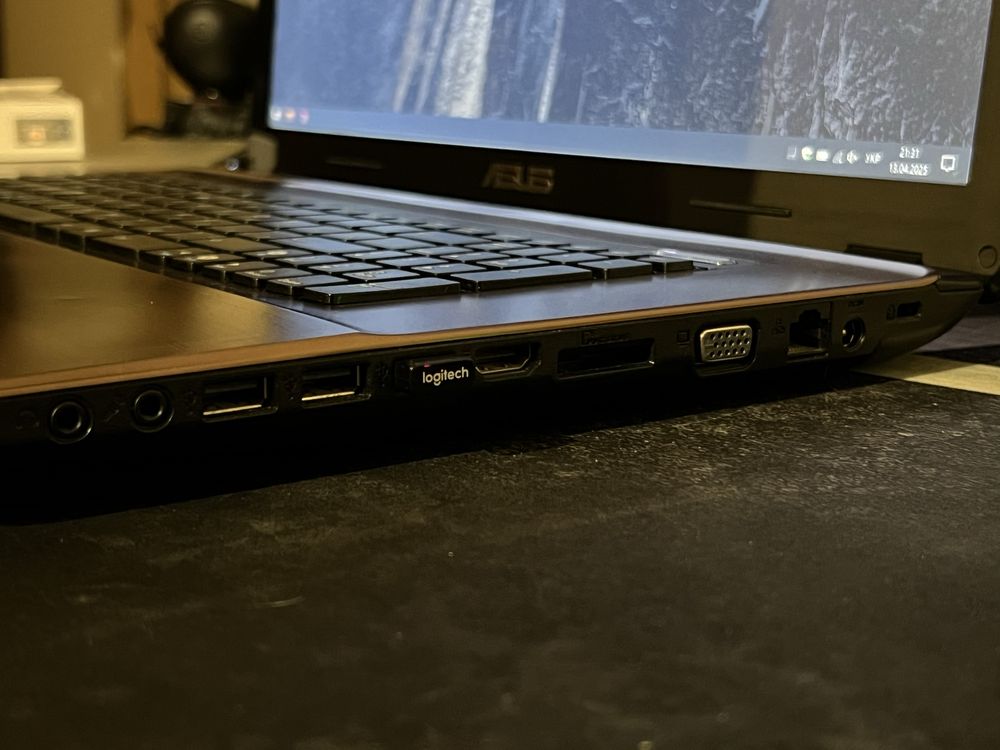 Ноутбук ASUS K73E (K73E-TY433D) 17.3 / B970 / 4 ГБ ОЗУ / 120GB SSD+500