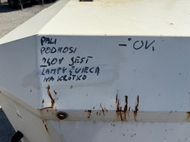 maszt oświetleniowy przemysłowy z agregatem