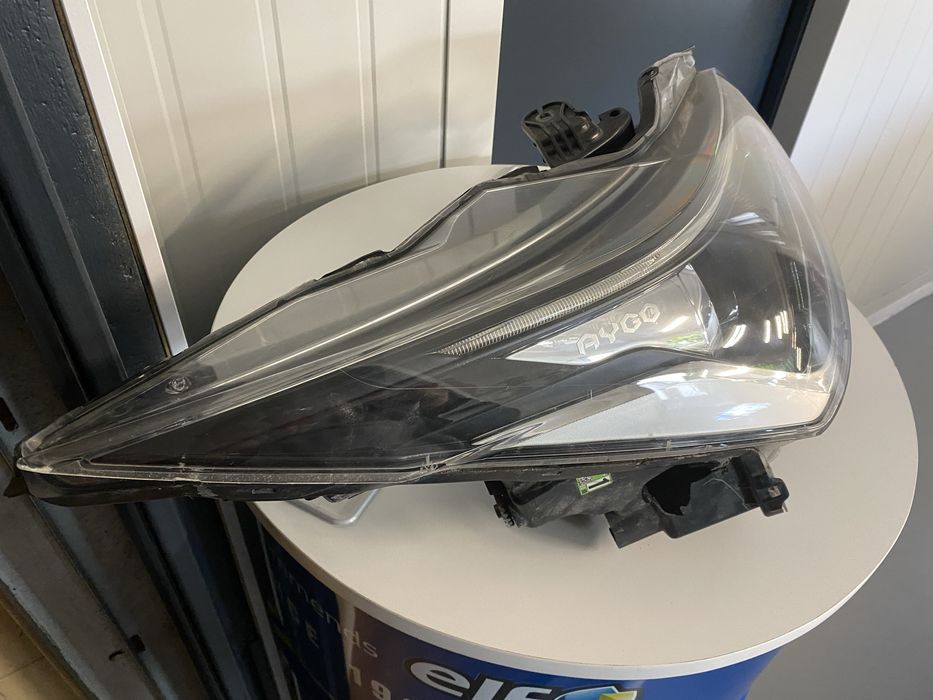 Reflektor led toyota aygo 2021 rok