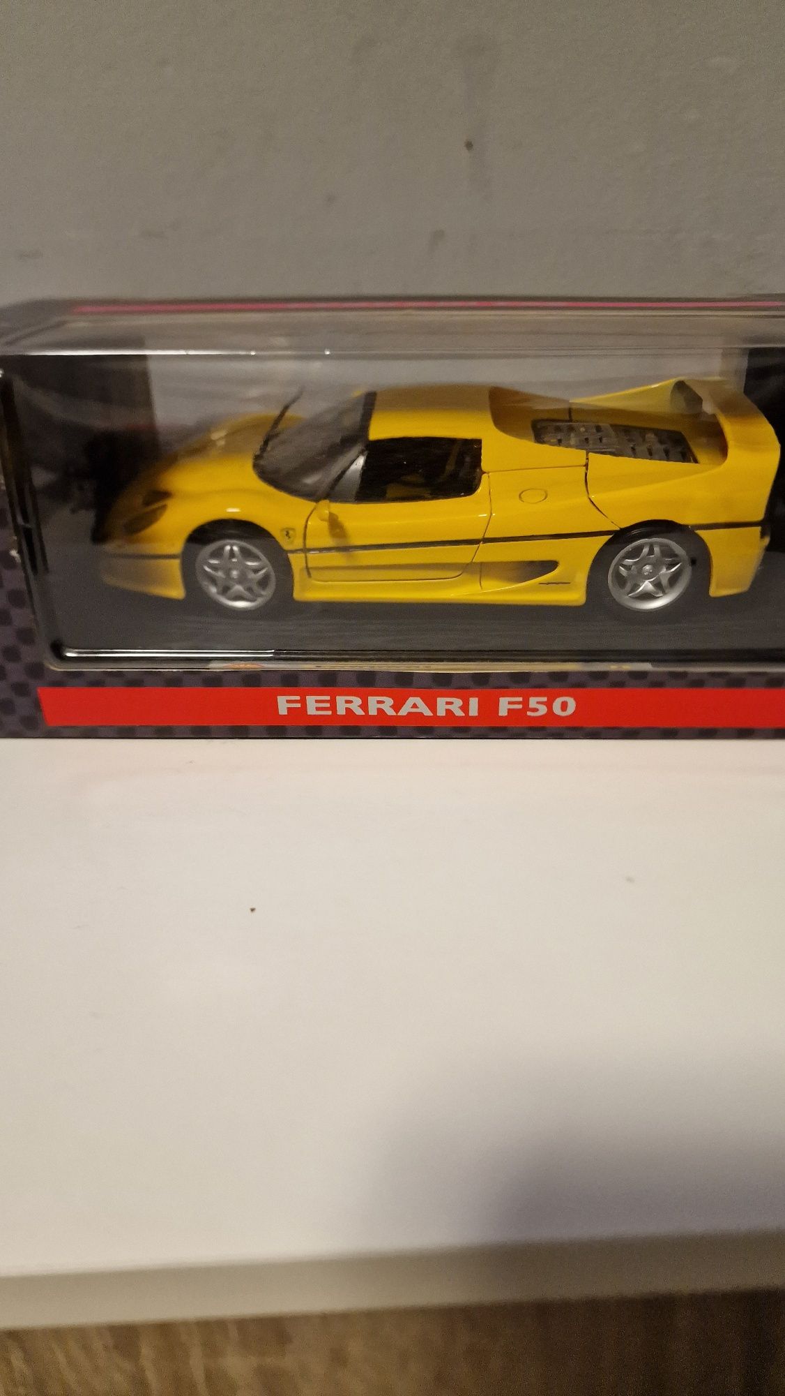 Ferrari F50 amarelo 1:18