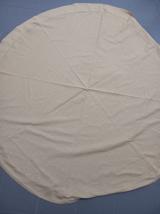 Conjunto de 2 cortinados, colcha de casal com 2 almofadas e toalha mes