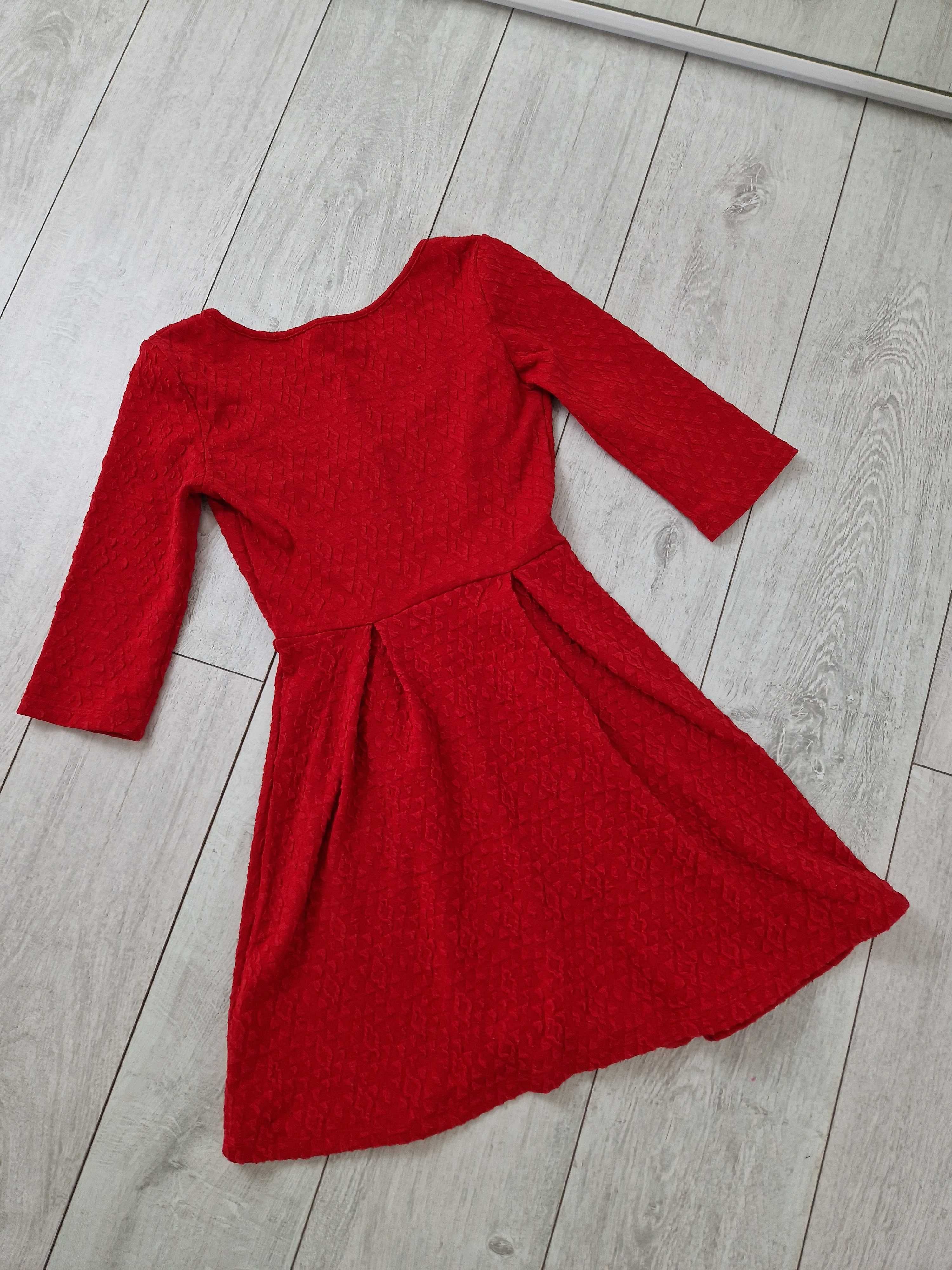 Bershka czerwona rozkloszowana sukienka