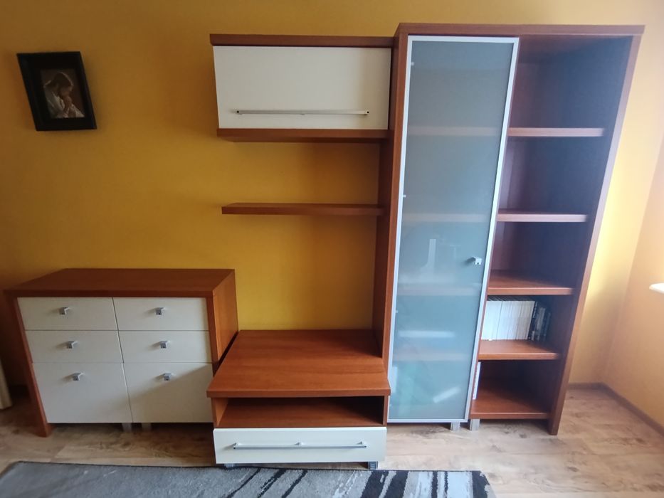 Zestaw mebli pokojowych wraz z biurkiem
