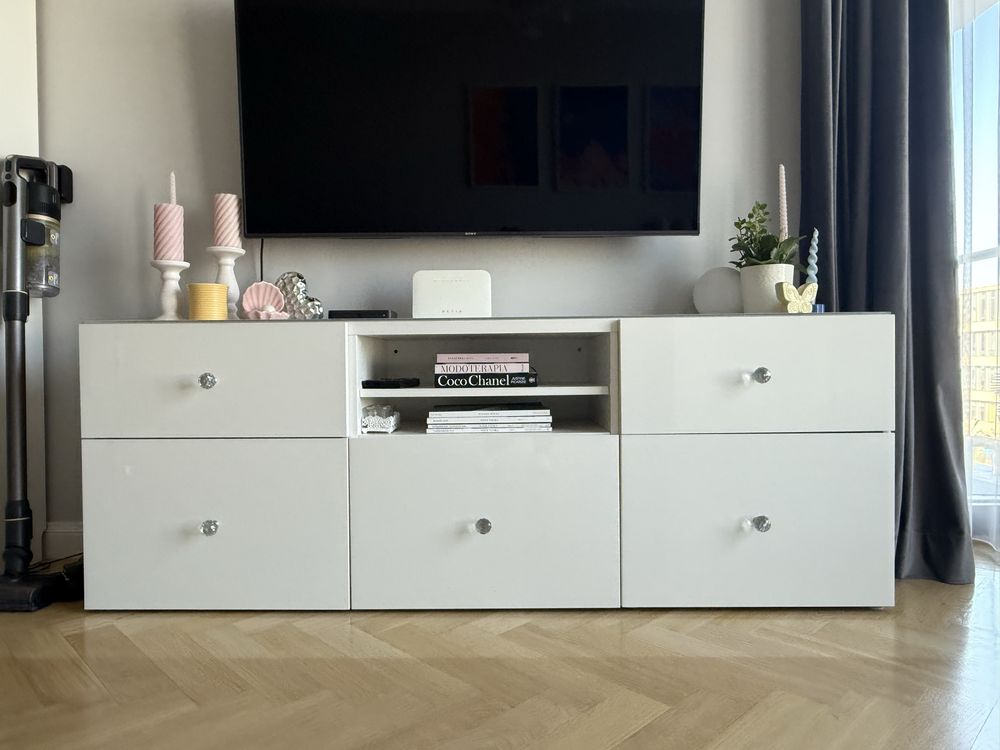 Szafka RTV IKEA BESTA – biała, nowoczesna, pojemna