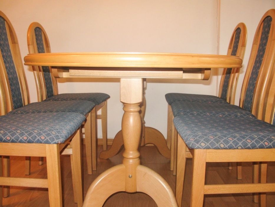 Drewniany, rozkładany stół z 6 krzesłami