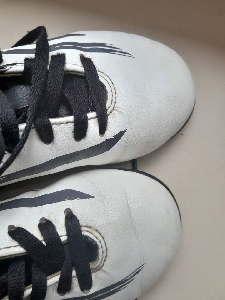 Buty piłkarskie adidas , pół korki 29