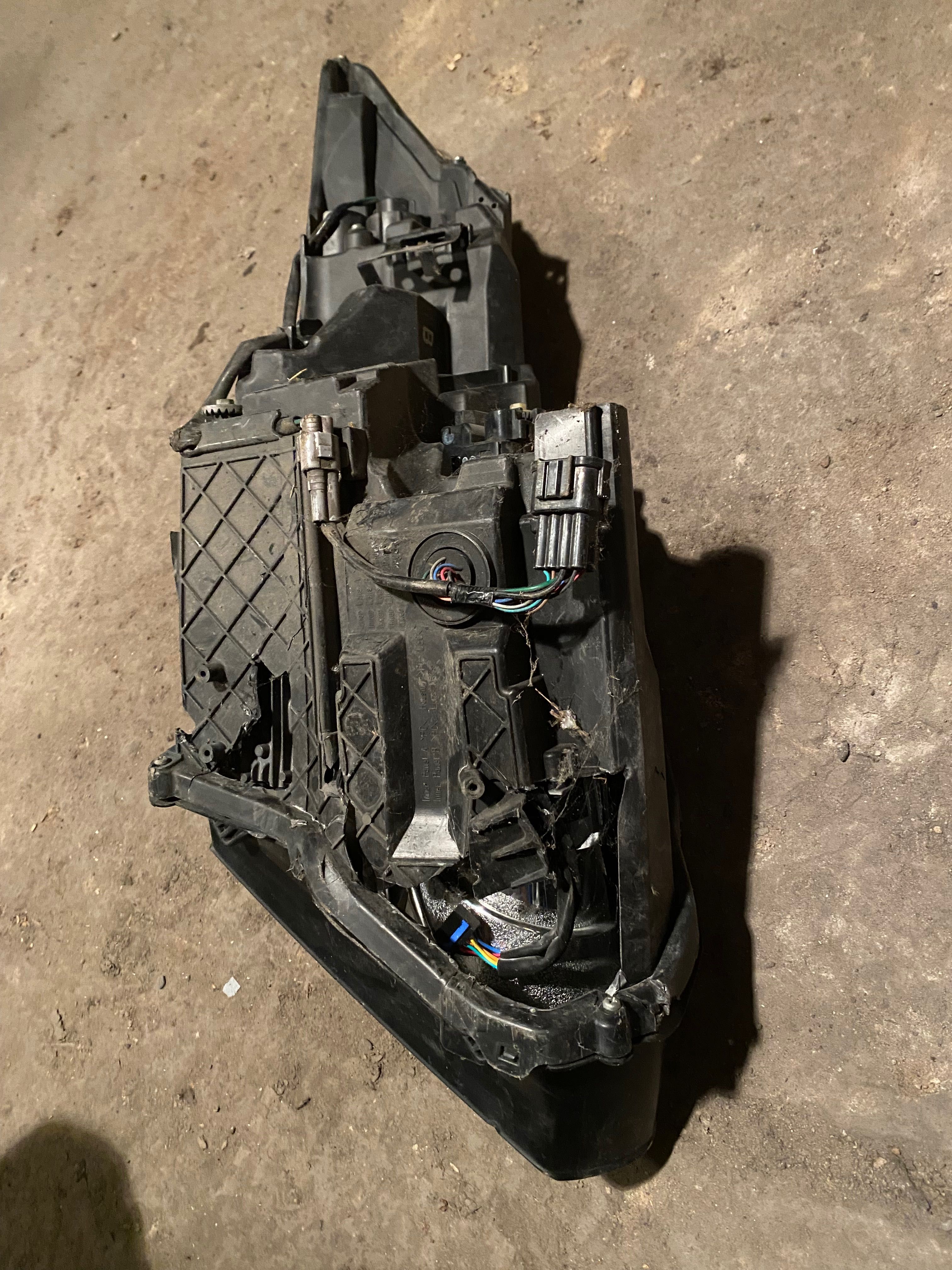 Reflektor Lampa lewa przód Nissan GTR FULL LED 2014- uszkodzona