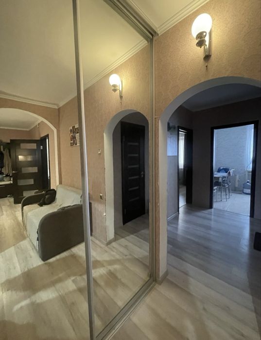 Продається 4 кімнатна квартира