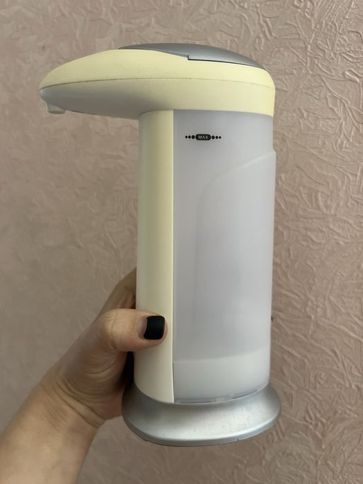 Autimatyczny dozownik do mydła