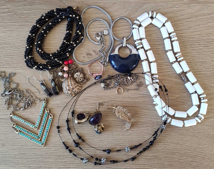 Лот вінтажної біжутерії ціна за все