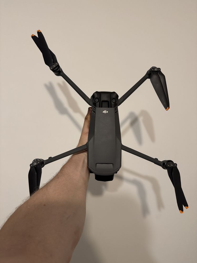 Mavic 3 Pro DJI RC 2 w dobrym stanie 6 cyklów
