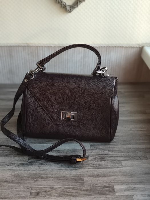 Шкіряна сумка в трендовому кольорі бургунді