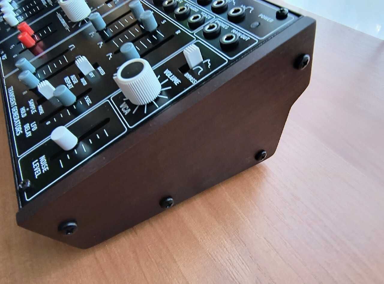 Syntezator Behringer CAT