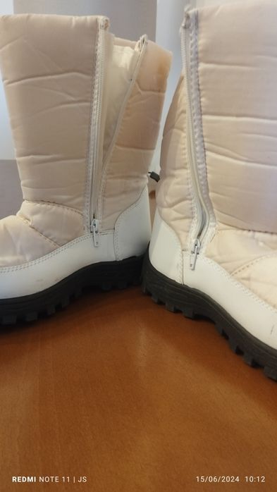 Dois  pares de calçado para venda .