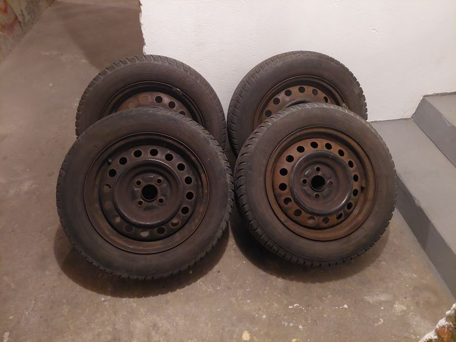 Komplet kół z oponami zimowymi do toyoty corolli