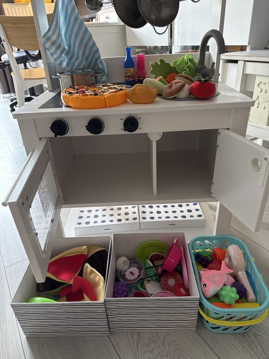 Kuchnia ikea z akcesoriami garnki warzywa owoce pizza ryby duży zestaw