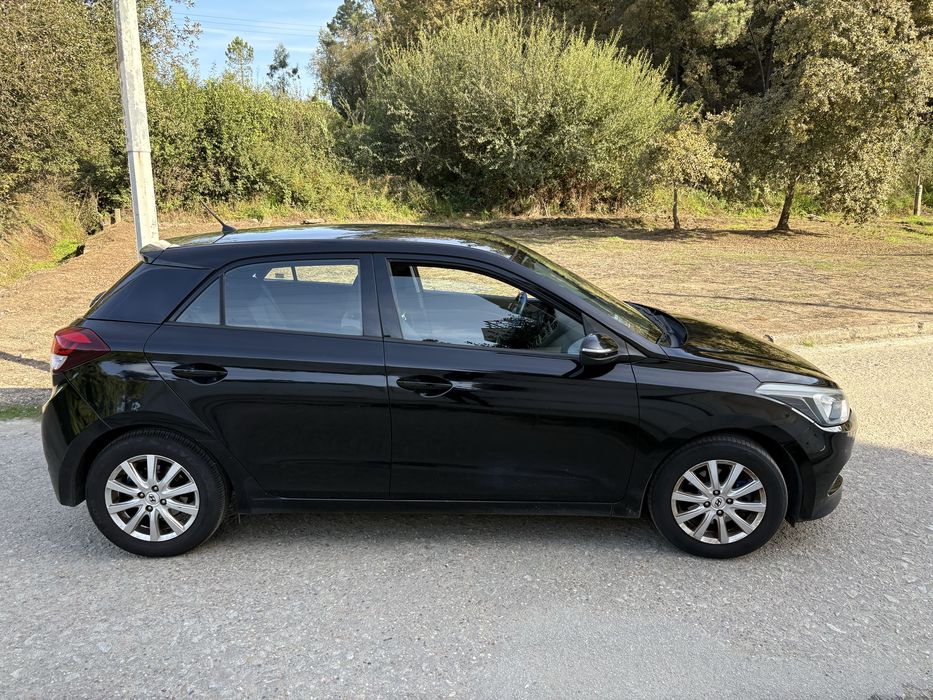 Hyundai i20 1.1 CRDI Access - Económico e Fiável