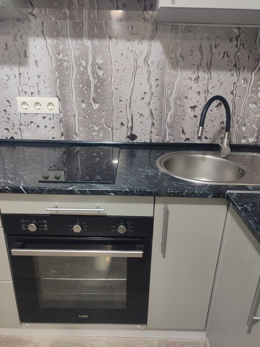 Продам 1 квартиру - студіо в центрі міста Сміла. Сертифікат - так.