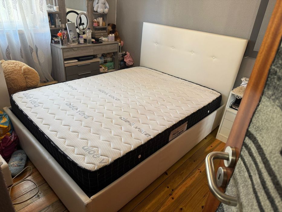 Vendo cama como Nova
140X200 cama e estrado Sem Colchão 
160€