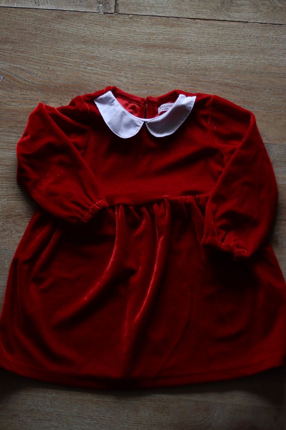 Śliczna czerwona sukienka 86
