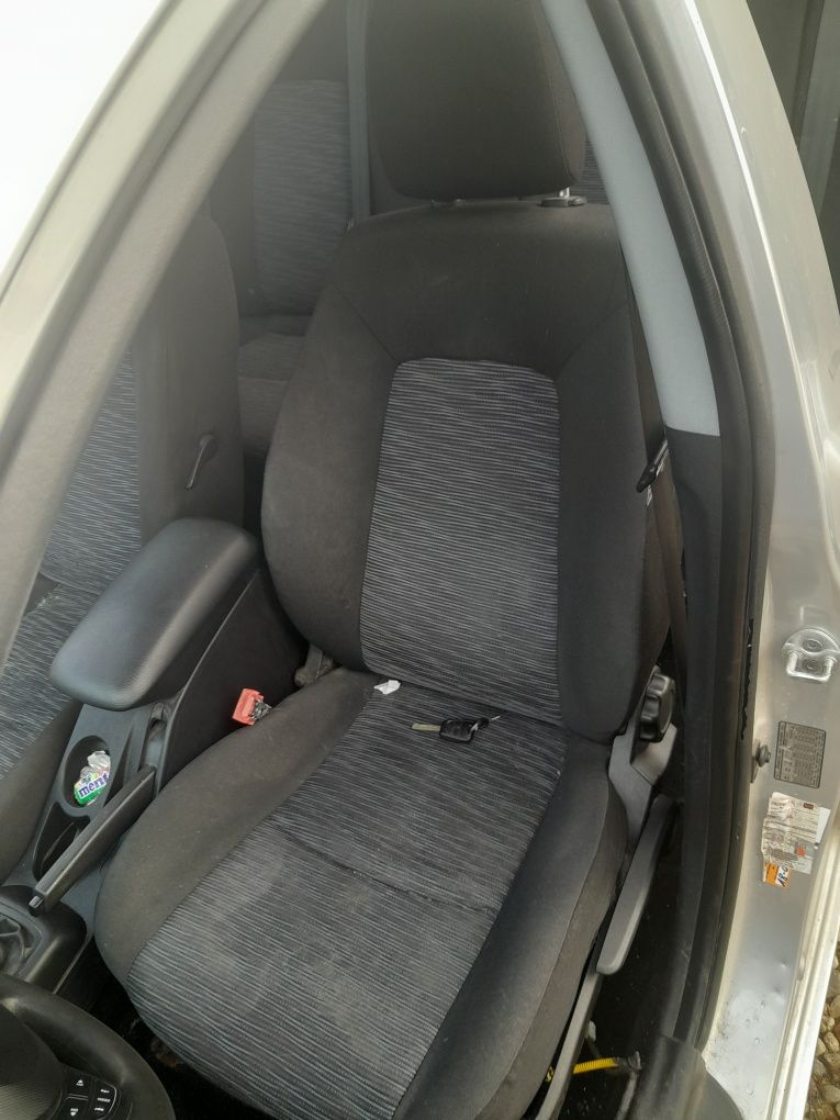 Siedzenia przednie, kanapa tył Kia Ceed kombi 2007r