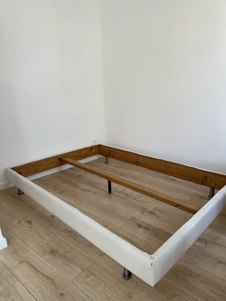 Cama de casal IKEA SULTAN 140x200 com estrado e forro em pele