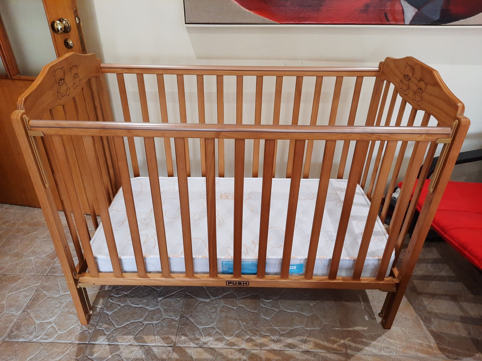 Cama para bebé com colchão