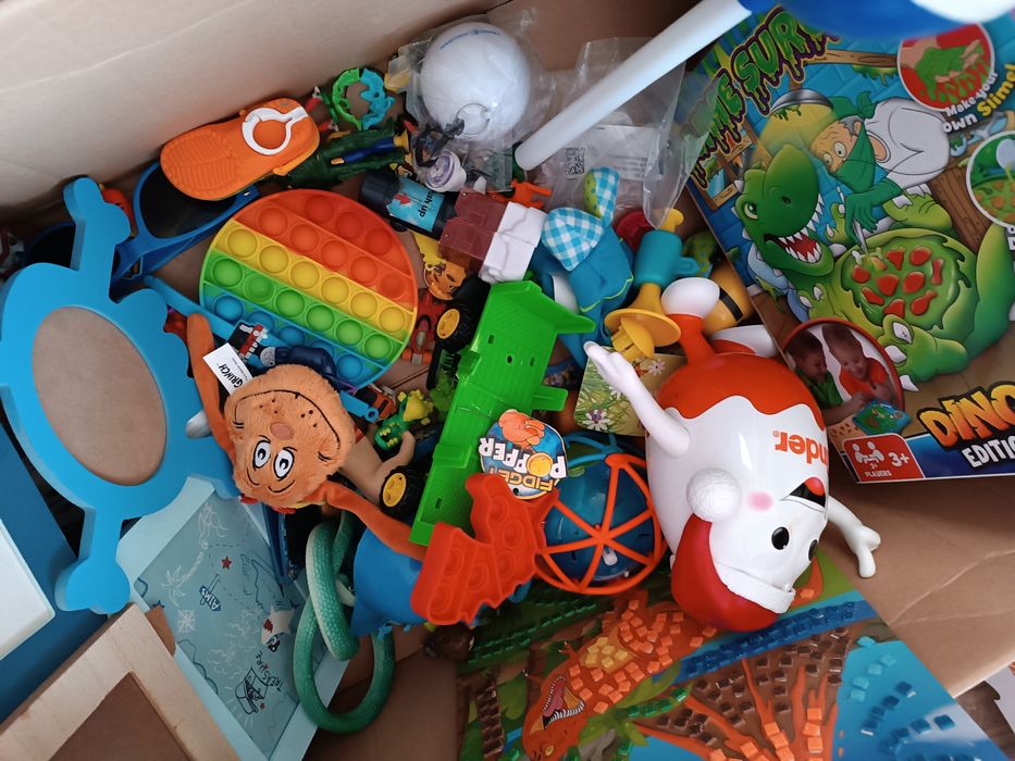 Pudło zabawek dla chłopca
