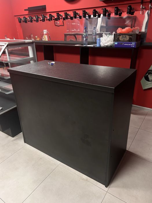 Lada sklepowa czarna