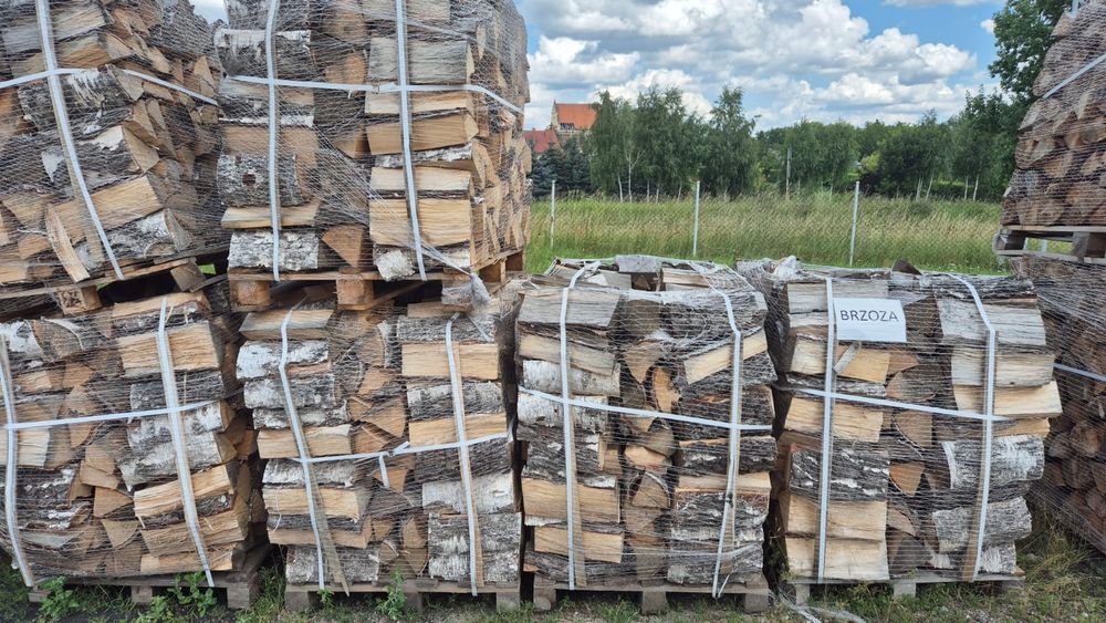 Drewno opałowe, sezonowane, na paletach.