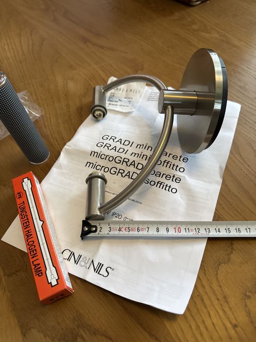 Kinkiet stal nierdzwna i szklo zarowka w komplecie