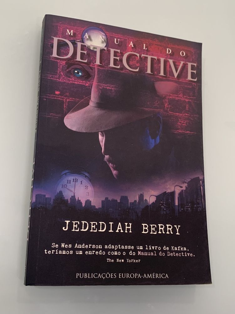 Livro “ Manual do Detective “ novo