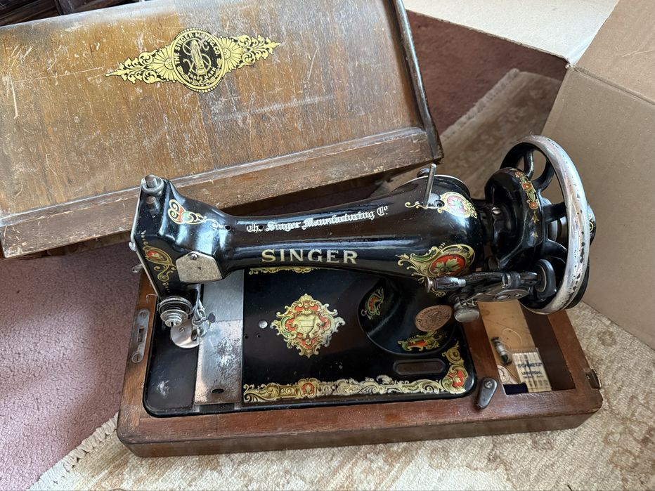 Maszyna do szycia Singer 1910 r. – antyk z kufrem
