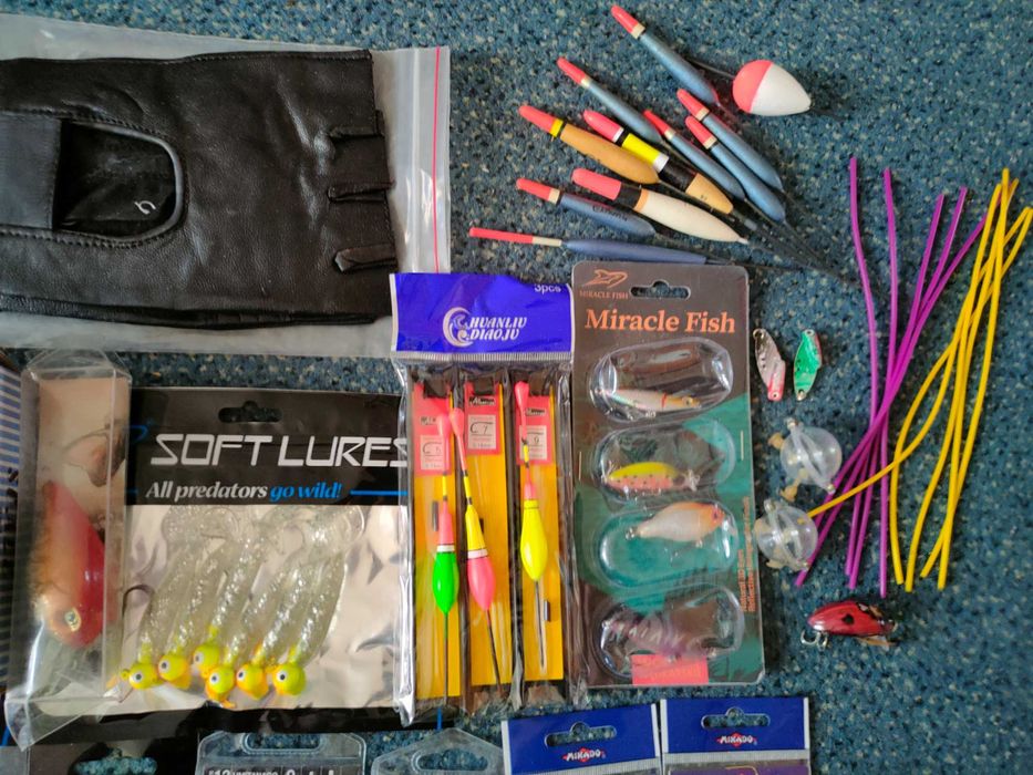 3 wędki plus 3 kołowrotki+ dodatki