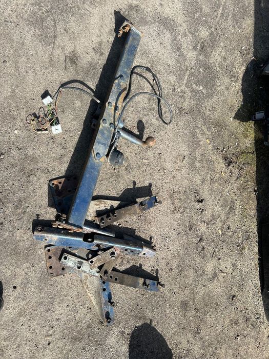 Hak holowniczy Nissan Navara d22