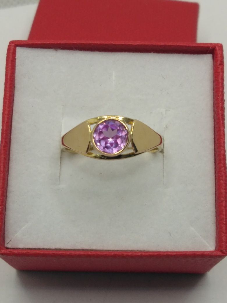 Złoty pierścionek z fioletowym oczkiem, złoto 583 r. 11