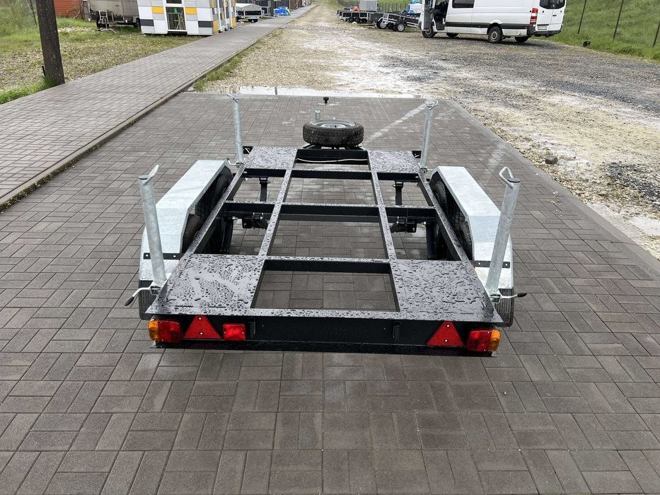 Прицеп для генератора двохвісний без гальм з опорами.